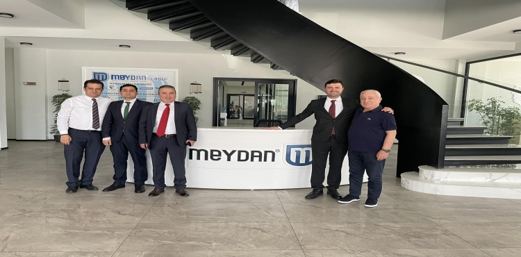 Meydan’ın ziyaretçileri var?v=1