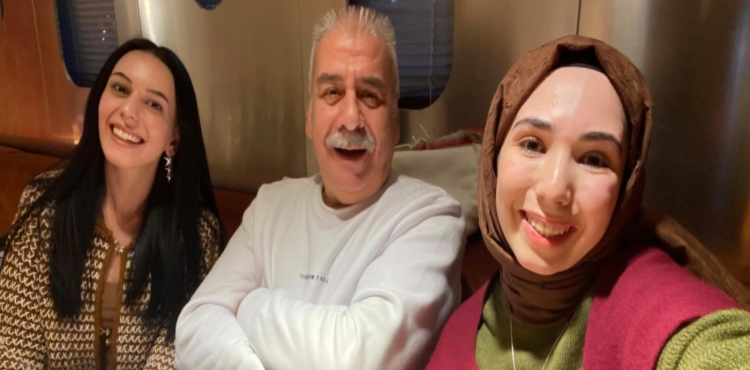 İbrahim Büyükbelli Yeğenleri ile Birlikte!?v=1